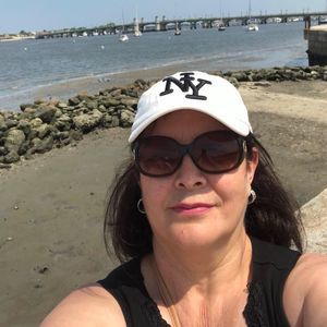 Meet your Posher, Elizabeth